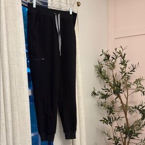 Figs Black Jogger Sweatpants with Elastic Waistband